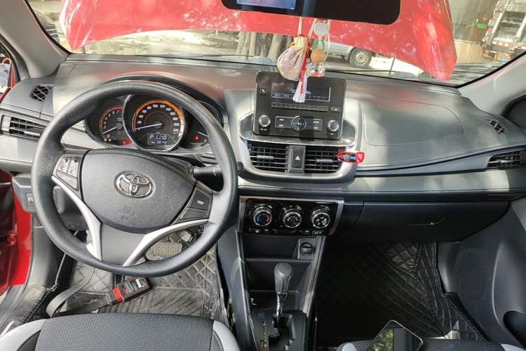 Used Toyota YARiS L Zhi Xuan 2022 X-Trail 1.5L CVT Leading PLUS Edition Center Console