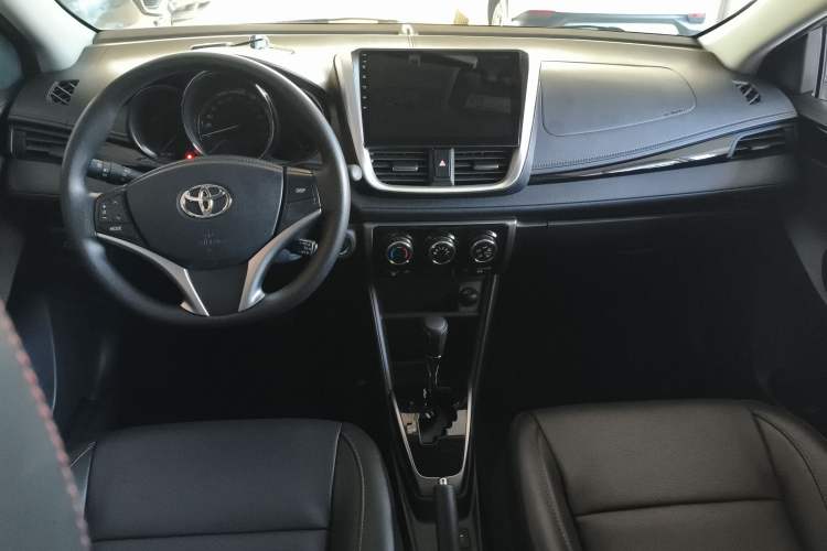 Used Toyota YARiS L Zhi Xuan 2022 X-Trail 1.5L CVT Luxury PLUS Edition Center Console
