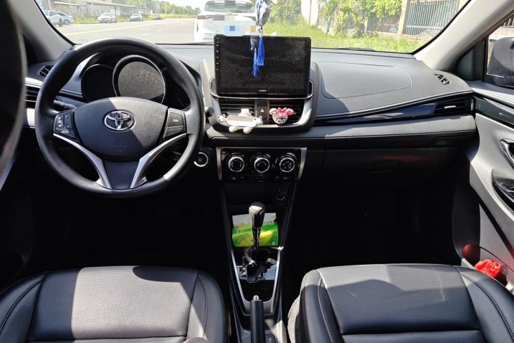 Used Toyota YARiS L Zhi Xuan 2022 X-Trail 1.5L CVT Luxury PLUS Edition Center Console