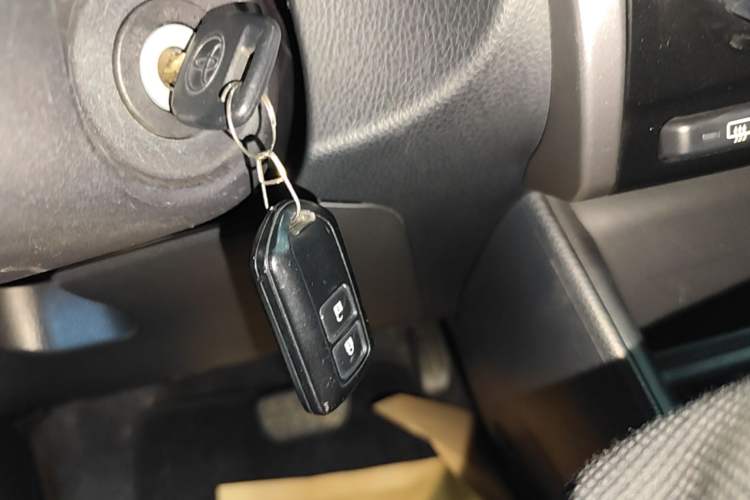 Used Toyota YARiS L Zhi Xuan 2022 X-Trail 1.5L CVT Leading PLUS Edition Vehicle Key