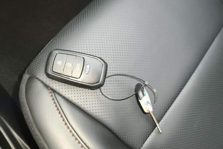Used Toyota YARiS L Zhi Xuan 2022 X-Trail 1.5L CVT Luxury PLUS Edition Vehicle Key