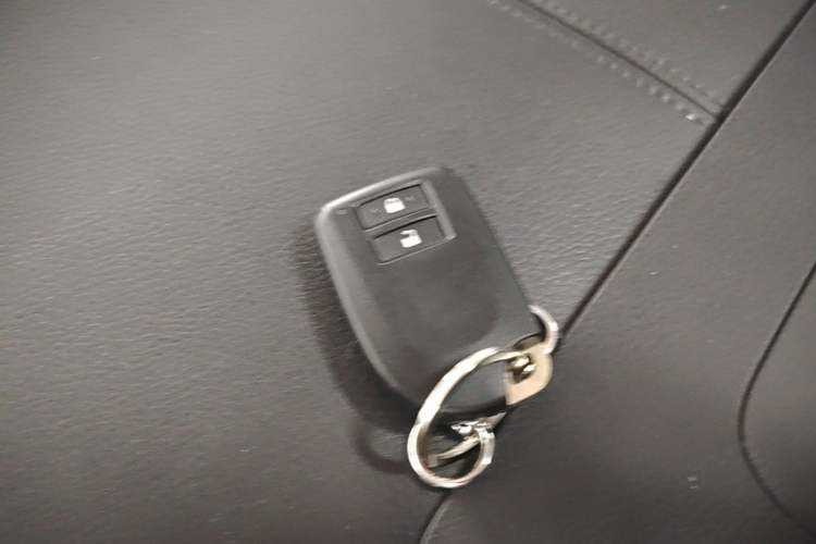 Used Toyota YARiS L Zhi Xuan 2022 X-Trail 1.5L CVT Luxury PLUS Edition Vehicle Key