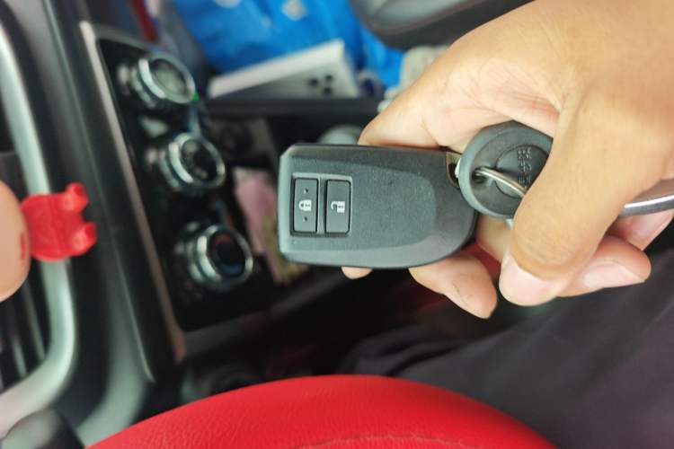 Used Toyota YARiS L Zhi Xuan 2022 X-Trail 1.5L CVT Luxury PLUS Edition Vehicle Key