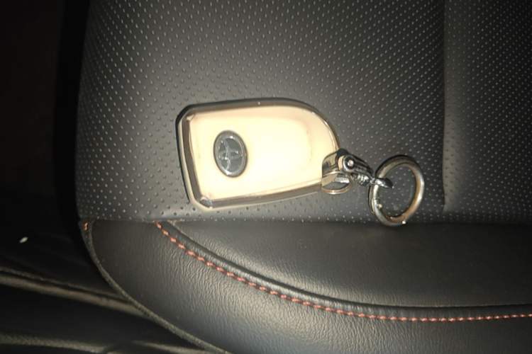 Used Toyota YARiS L Zhi Xuan 2022 X-Trail 1.5L CVT Luxury PLUS Edition Vehicle Key