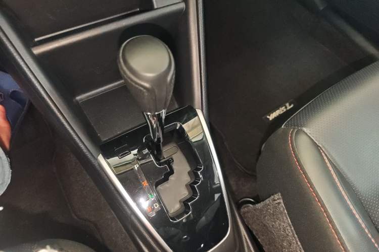 Used Toyota YARiS L Zhi Xuan 2022 1.5L CVT Luxury PLUS Edition Gear Lever