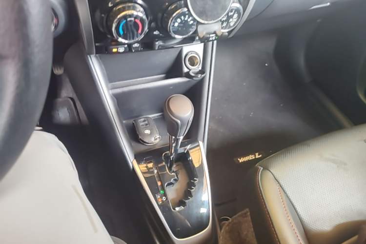 Used Toyota YARiS L Zhi Xuan 2022 X-Trail 1.5L CVT Luxury PLUS Edition Gear Lever