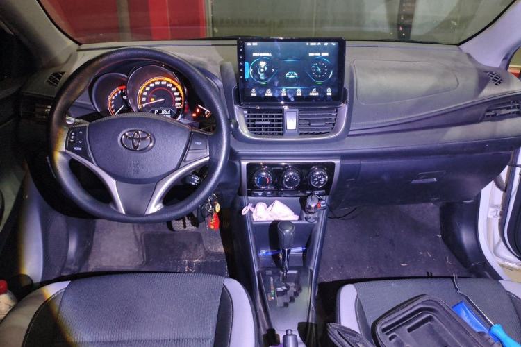 Used Toyota YARiS L Zhi Xuan 2022 1.5L CVT Leading PLUS Edition Center Console