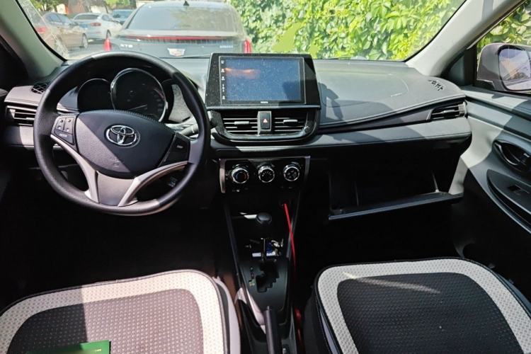 Used Toyota YARiS L Zhi Xuan 2022 1.5L CVT Leading PLUS Edition Center Console