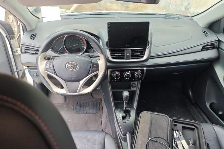 Used Toyota YARiS L Zhi Xuan 2022 X-Trail 1.5L CVT Leading PLUS Edition Center Console