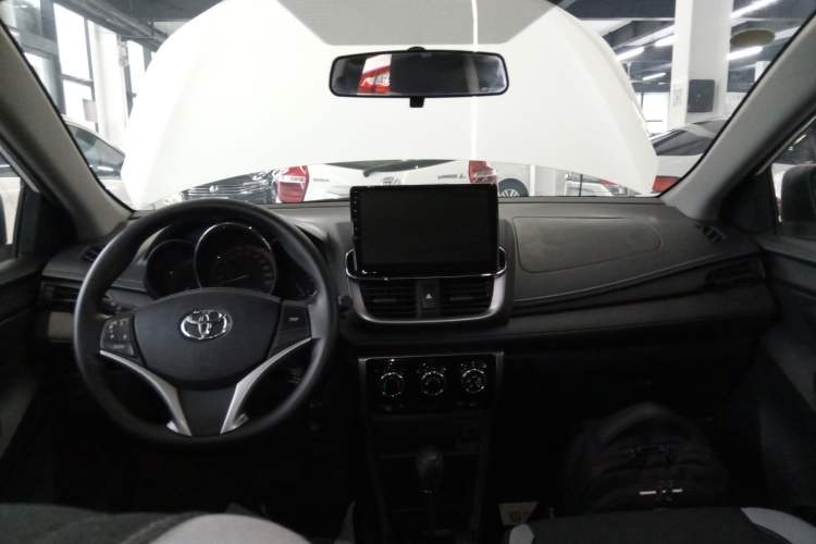 Used Toyota YARiS L Zhi Xuan 2022 X-Trail 1.5L CVT Leading PLUS Edition Center Console