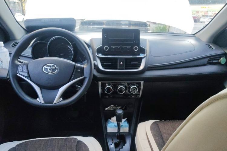 Used Toyota YARiS L Zhi Xuan 2022 X-Trail 1.5L CVT Leading PLUS Edition Center Console