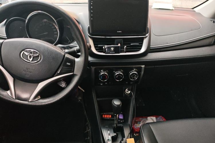 Used Toyota YARiS L Zhi Xuan 2022 X-Trail 1.5L CVT Leading PLUS Edition Center Console