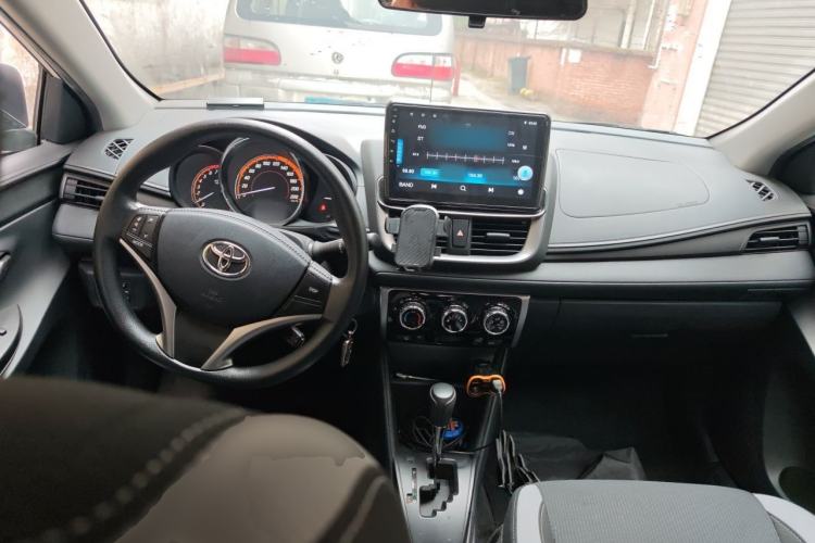 Used Toyota YARiS L Zhi Xuan 2022 X-Trail 1.5L CVT Leading PLUS Edition Center Console
