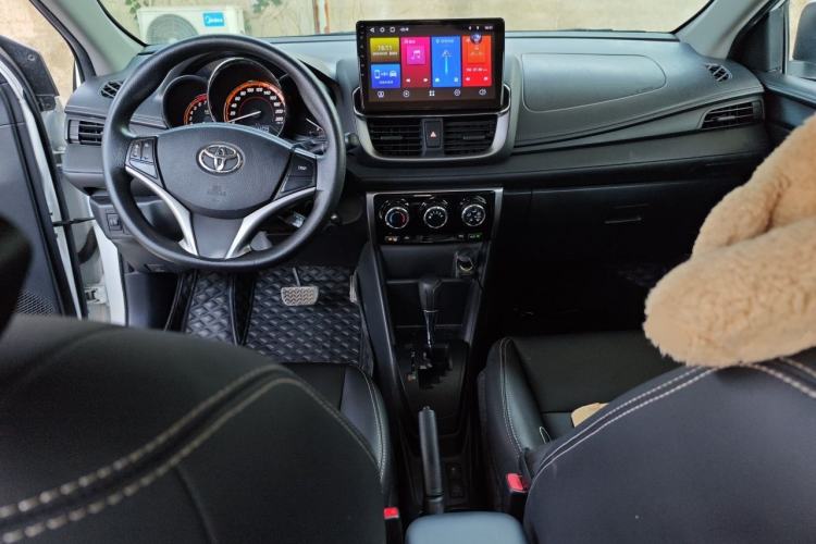 Used Toyota YARiS L Zhi Xuan 2022 1.5L CVT Leading PLUS Edition Center Console
