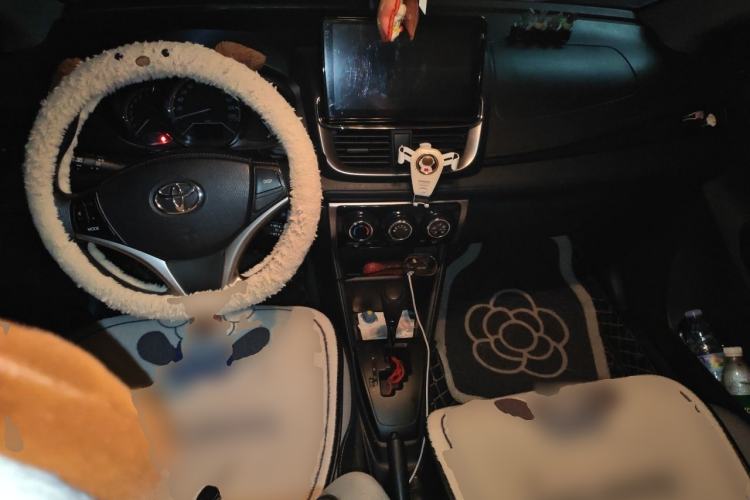 Used Toyota YARiS L Zhi Xuan 2022 X-Trail 1.5L CVT Leading PLUS Edition Center Console