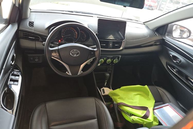 Used Toyota YARiS L Zhi Xuan 2022 X-Trail 1.5L CVT Luxury PLUS Edition Center Console