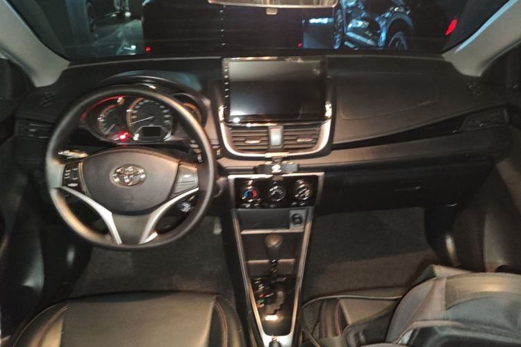 Used Toyota YARiS L Zhi Xuan 2022 X-Trail 1.5L CVT Luxury PLUS Edition Center Console