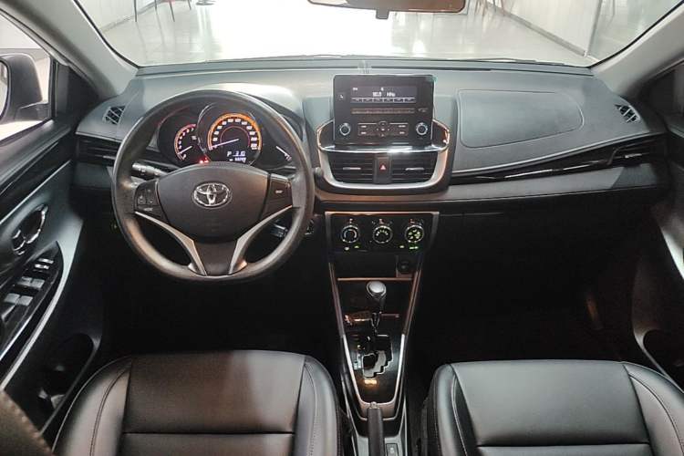 Used Toyota YARiS L Zhi Xuan 2022 1.5L CVT Luxury PLUS Edition Center Console
