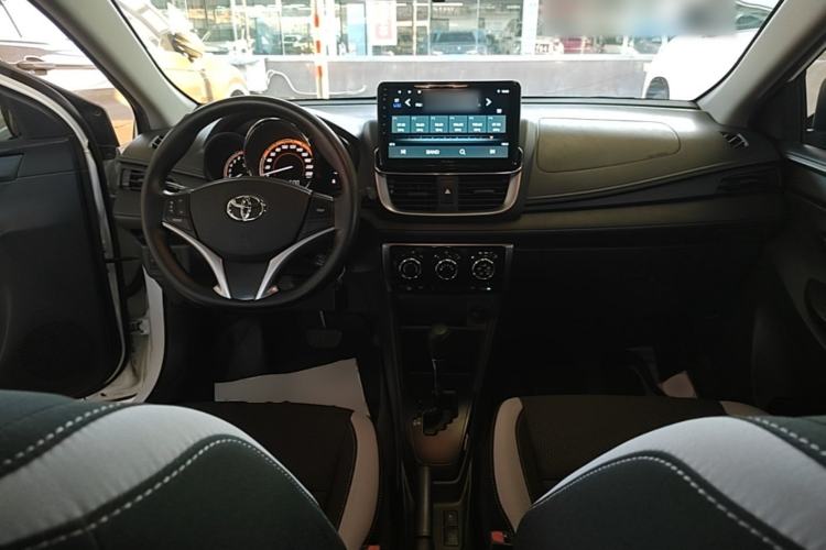 Used Toyota YARiS L Zhi Xuan 2022 X-Trail 1.5L CVT Leading PLUS Edition Center Console