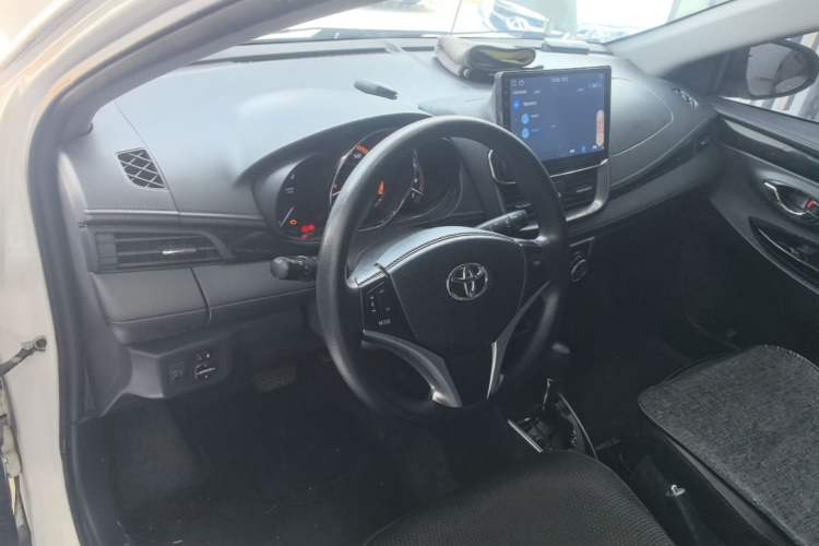 Used Toyota YARiS L Zhi Xuan 2022 X-Trail 1.5L CVT Luxury PLUS Edition Center Console