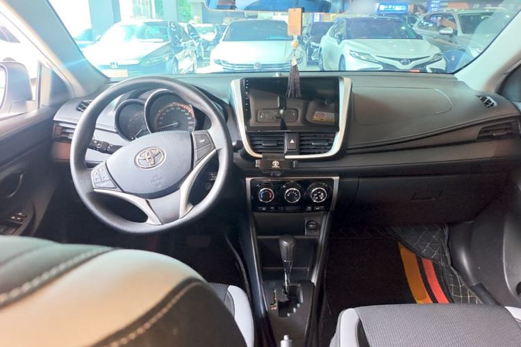 Used Toyota YARiS L Zhi Xuan 2022 X-Trail 1.5L CVT Leading PLUS Edition Center Console
