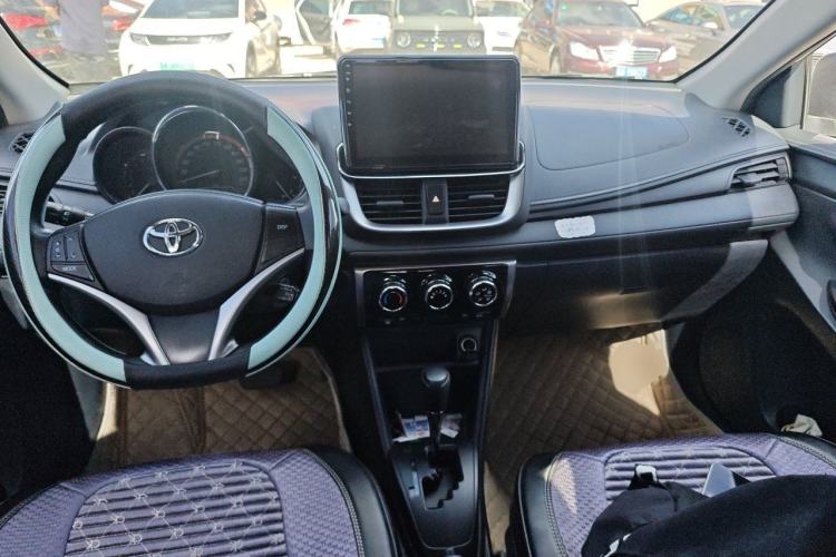 Used Toyota YARiS L Zhi Xuan 2022 X-Trail 1.5L CVT Leading PLUS Edition Center Console