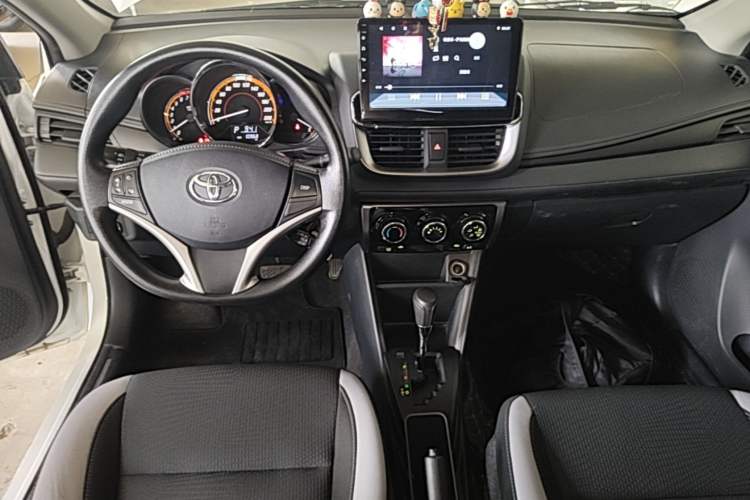 Used Toyota YARiS L Zhi Xuan 2022 1.5L CVT Leading PLUS Edition Center Console