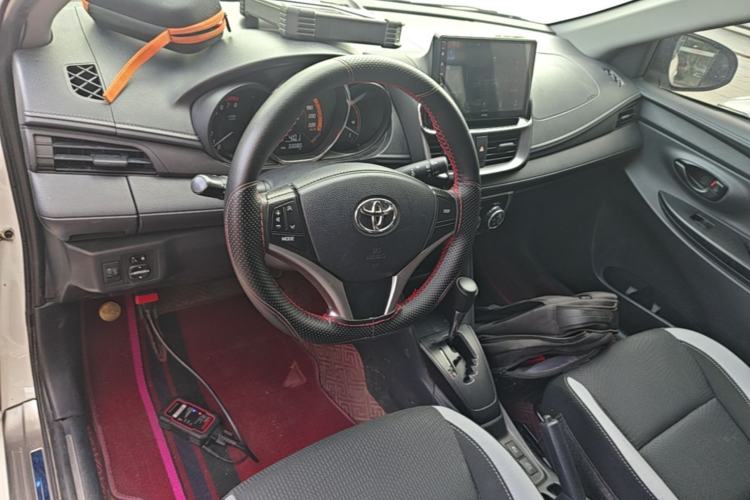 Used Toyota YARiS L Zhi Xuan 2022 1.5L CVT Leading PLUS Edition Center Console