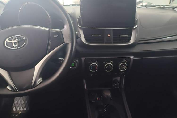 Used Toyota YARiS L Zhi Xuan 2022 X-Trail 1.5L CVT Luxury PLUS Edition Center Console