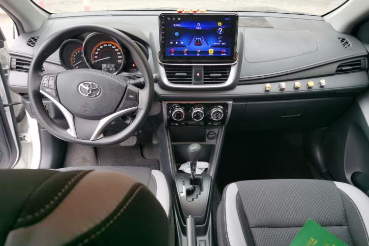 Used Toyota YARiS L Zhi Xuan 2022 1.5L CVT Leading PLUS Edition Center Console
