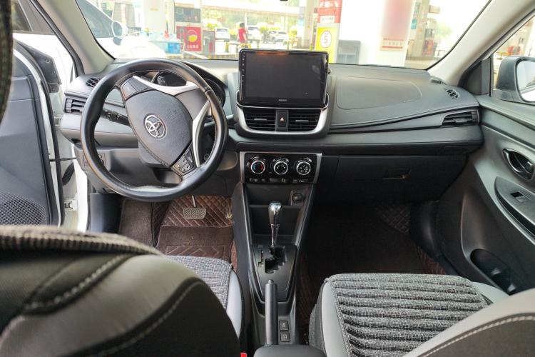 Used Toyota YARiS L Zhi Xuan 2022 X-Trail 1.5L CVT Leading PLUS Edition Center Console