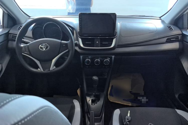 Used Toyota YARiS L Zhi Xuan 2022 1.5L CVT Leading PLUS Edition Center Console