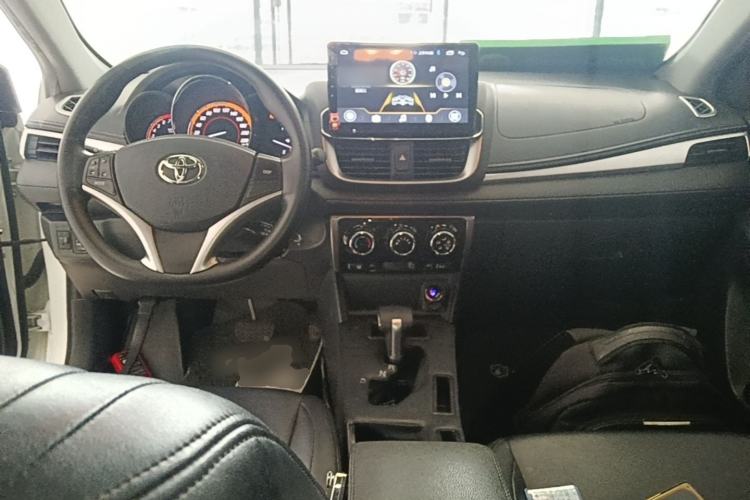 Used Toyota YARiS L Zhi Xuan 2022 1.5L CVT Leading PLUS Edition Center Console