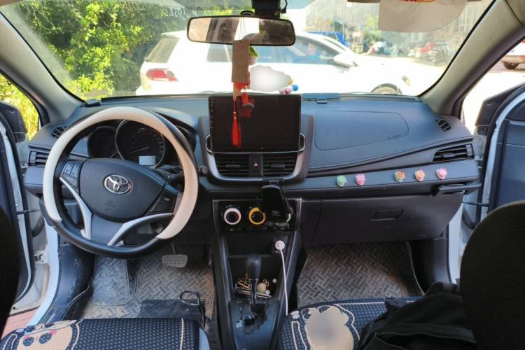Used Toyota YARiS L Zhi Xuan 2022 X-Trail 1.5L CVT Leading PLUS Edition Center Console