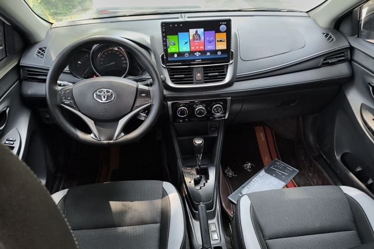 Used Toyota YARiS L Zhi Xuan 2022 X-Trail 1.5L CVT Leading PLUS Edition Center Console
