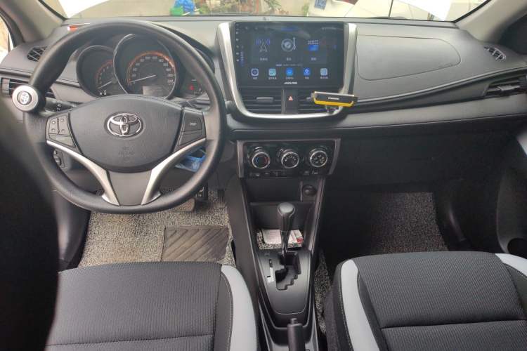 Used Toyota YARiS L Zhi Xuan 2022 X-Trail 1.5L CVT Leading PLUS Edition Center Console