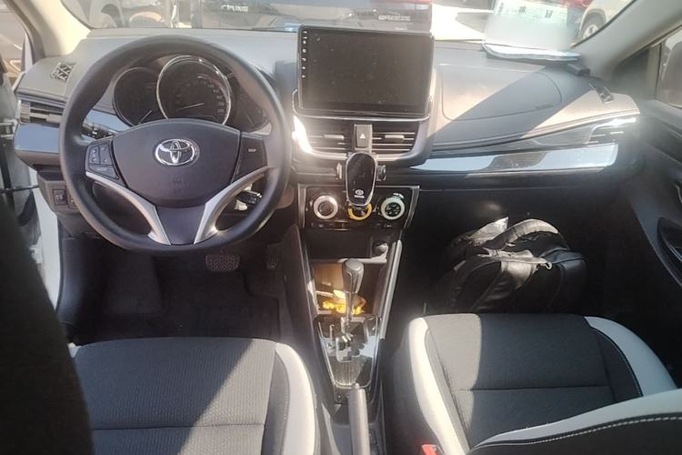 Used Toyota YARiS L Zhi Xuan 2022 X-Trail 1.5L CVT Leading PLUS Edition Center Console