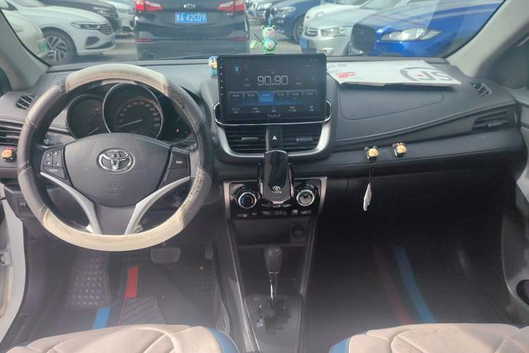 Used Toyota YARiS L Zhi Xuan 2022 X-Trail 1.5L CVT Leading PLUS Edition Center Console