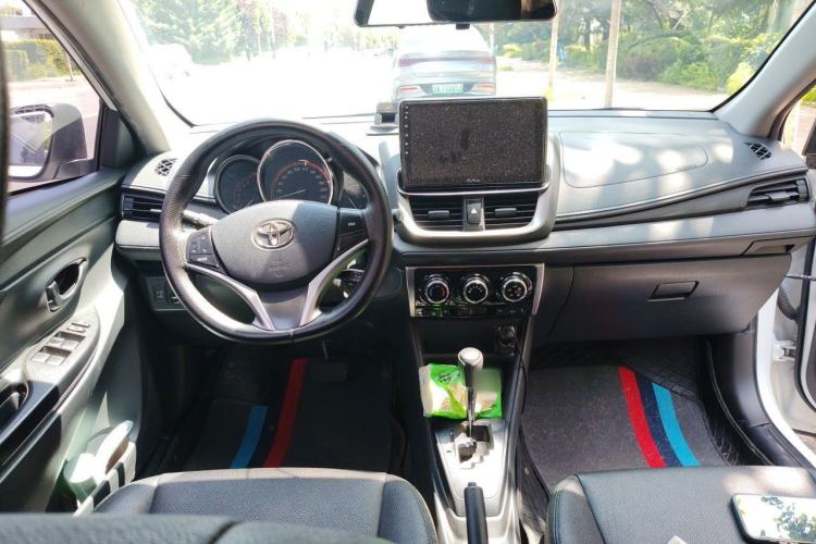 Used Toyota YARiS L Zhi Xuan 2022 X-Trail 1.5L CVT Leading PLUS Edition Center Console