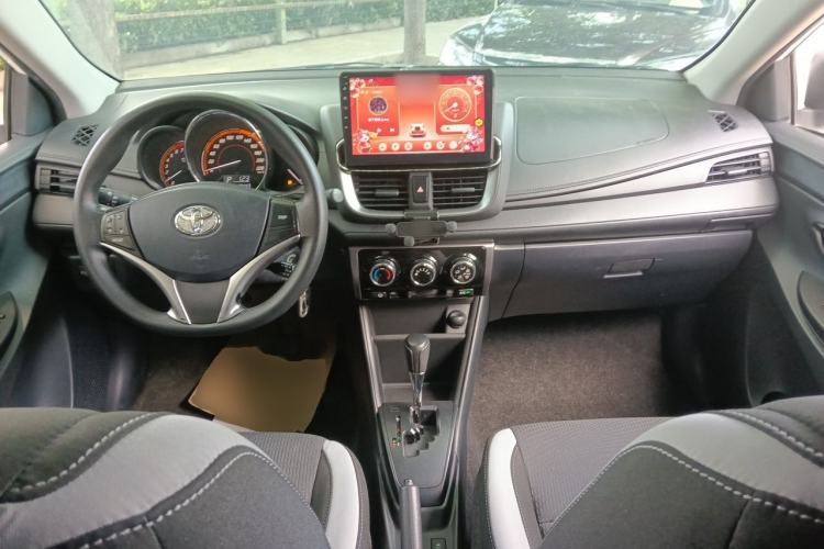 Used Toyota YARiS L Zhi Xuan 2022 1.5L CVT Leading PLUS Edition Center Console