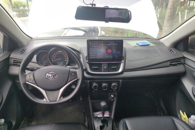 Used Toyota YARiS L Zhi Xuan 2022 X-Trail 1.5L CVT Leading PLUS Edition Center Console