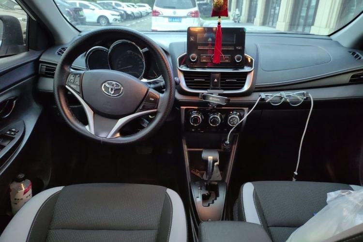 Used Toyota YARiS L Zhi Xuan 2022 1.5L CVT Leading PLUS Edition Center Console