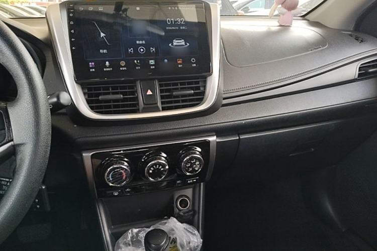 Used Toyota YARiS L Zhi Xuan 2022 1.5L CVT Leading PLUS Edition Center Console