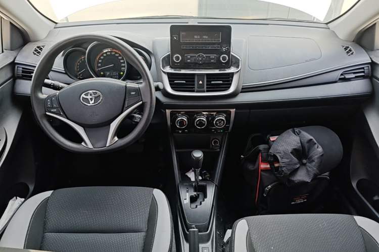 Used Toyota YARiS L Zhi Xuan 2022 1.5L CVT Leading PLUS Edition Center Console