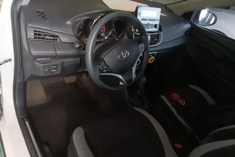 Used Toyota YARiS L Zhi Xuan 2022 X-Trail 1.5L CVT Leading PLUS Edition Center Console