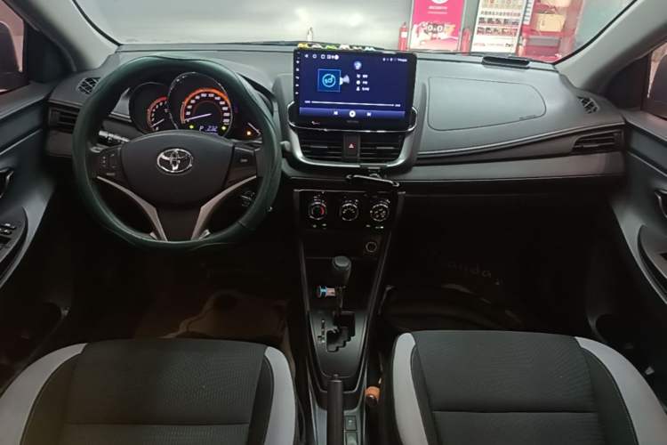 Used Toyota YARiS L Zhi Xuan 2022 X-Trail 1.5L CVT Leading PLUS Edition Center Console