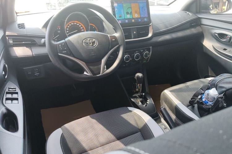 Used Toyota YARiS L Zhi Xuan 2022 X-Trail 1.5L CVT Leading PLUS Edition Center Console