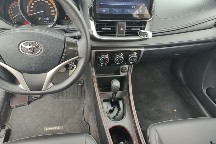 Used Toyota YARiS L Zhi Xuan 2022 X-Trail 1.5L CVT Leading PLUS Edition Center Console