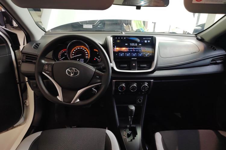 Used Toyota YARiS L Zhi Xuan 2022 1.5L CVT Leading PLUS Edition Center Console