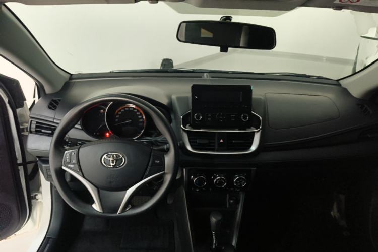 Used Toyota YARiS L Zhi Xuan 2022 1.5L CVT Leading PLUS Edition Center Console